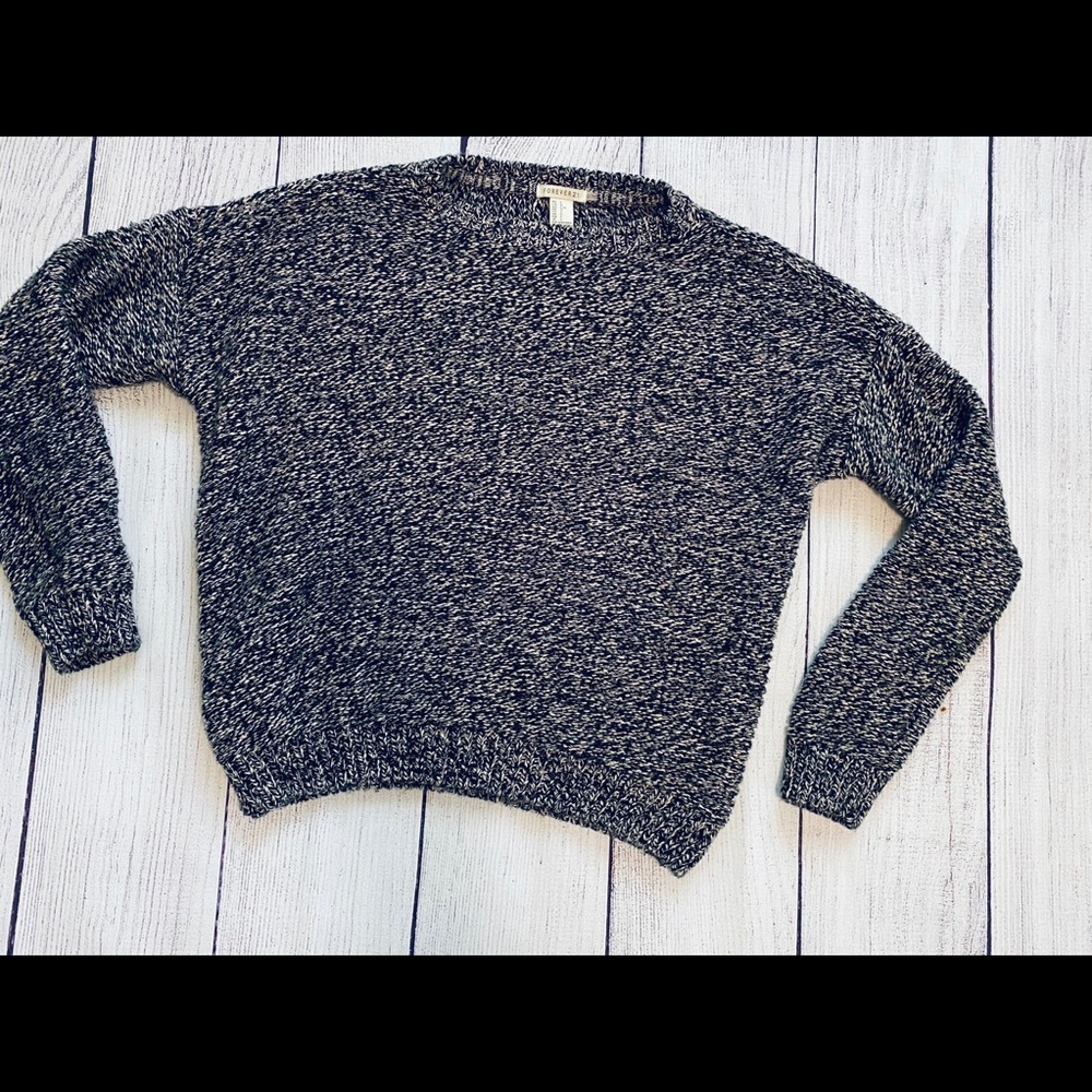 Black and cream knit sweatshirt